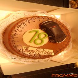 Happy-birthday-torte-schwarzes-marzipanauto7.jpg